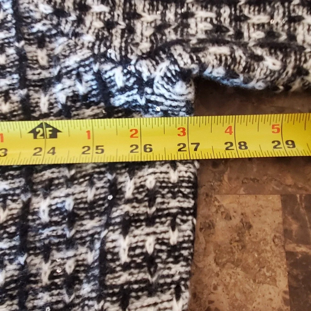 Torrid sz 2 chunky boyfriend cardigan v-neck sweater NWT sequins black/white‎